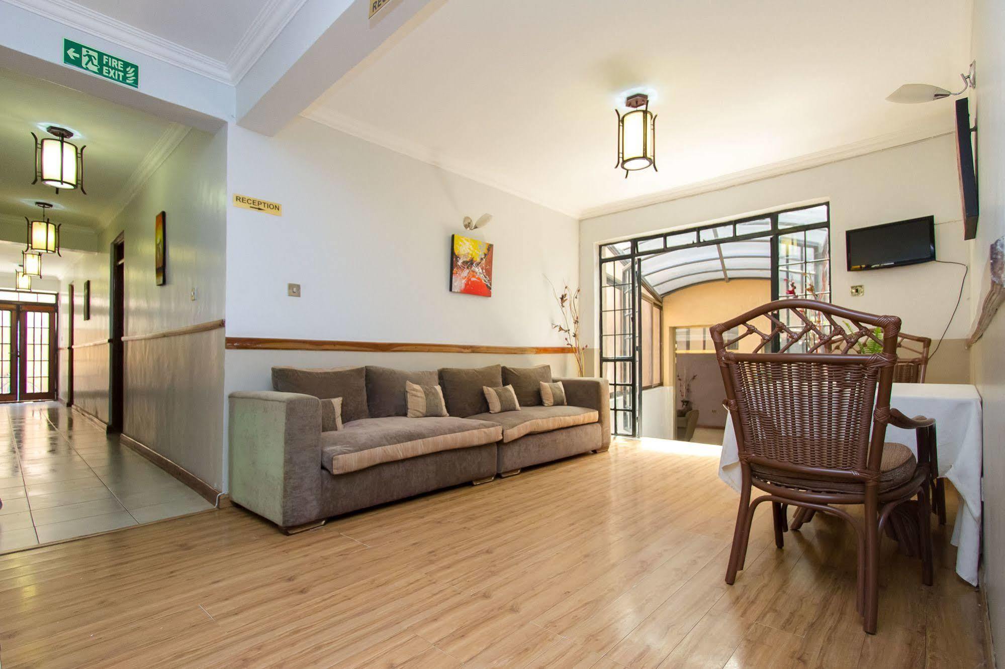 Victoria Comfort Inn كيزيمو المظهر الخارجي الصورة