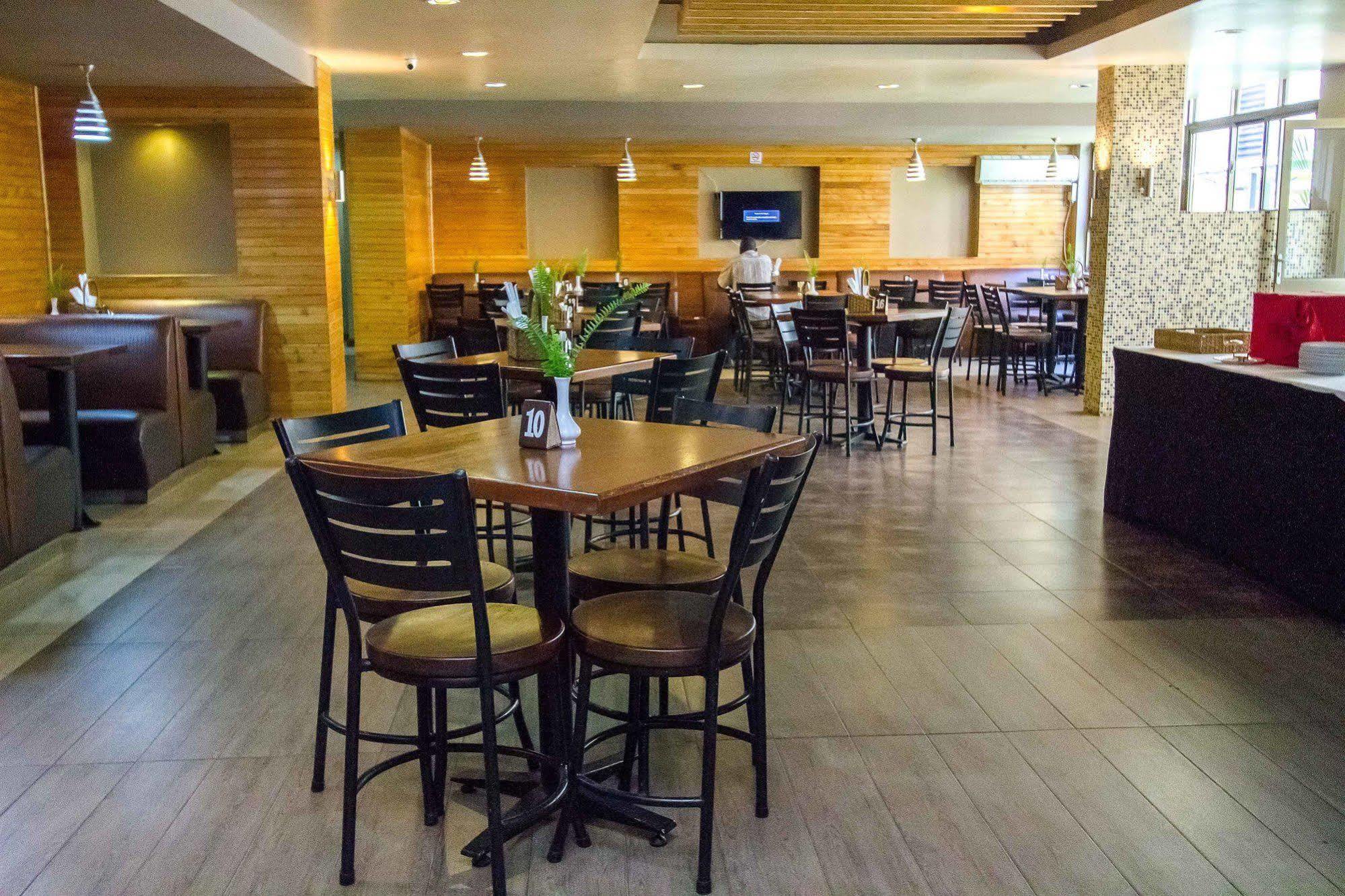 Victoria Comfort Inn كيزيمو المظهر الخارجي الصورة