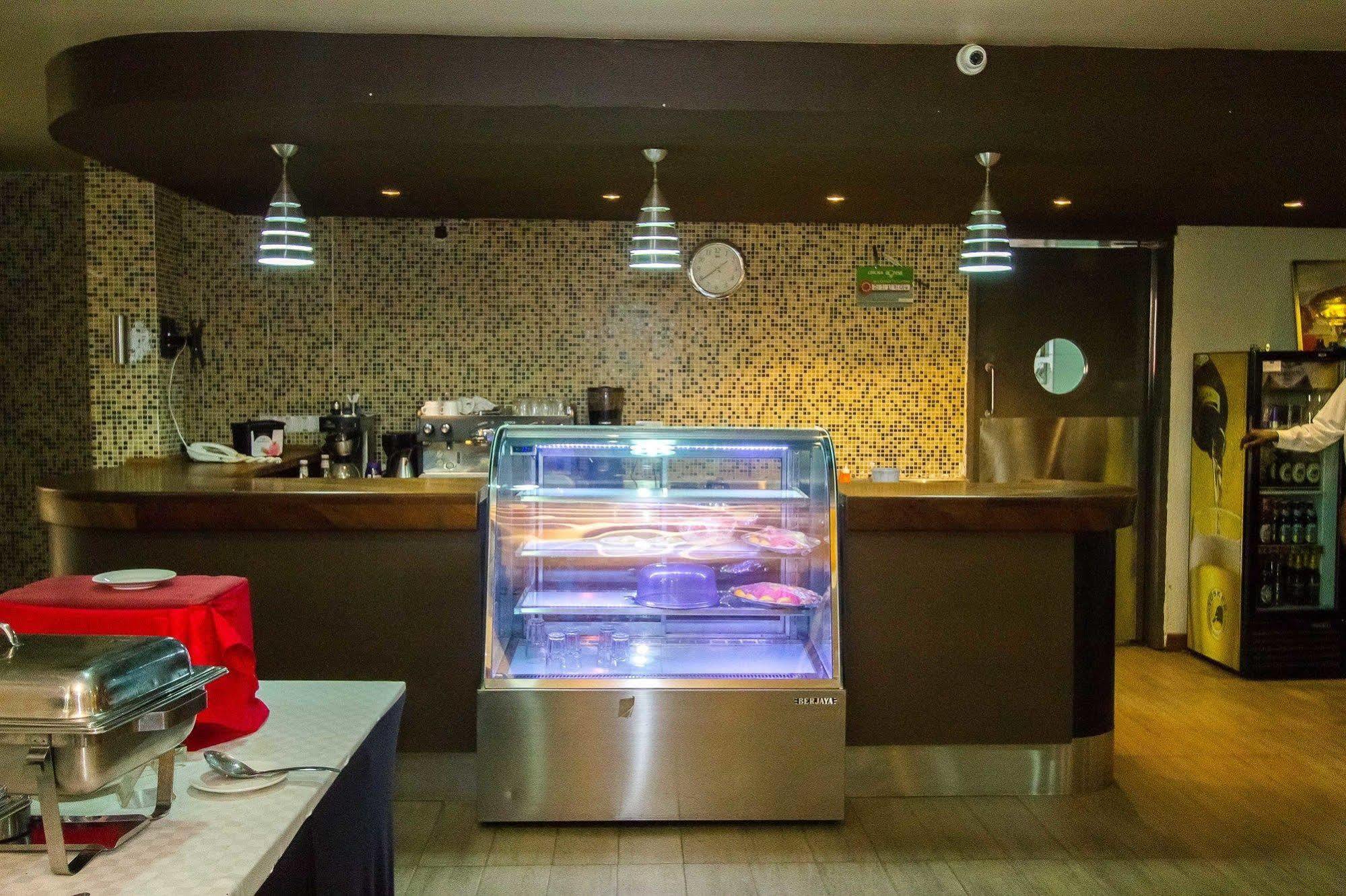 Victoria Comfort Inn كيزيمو المظهر الخارجي الصورة