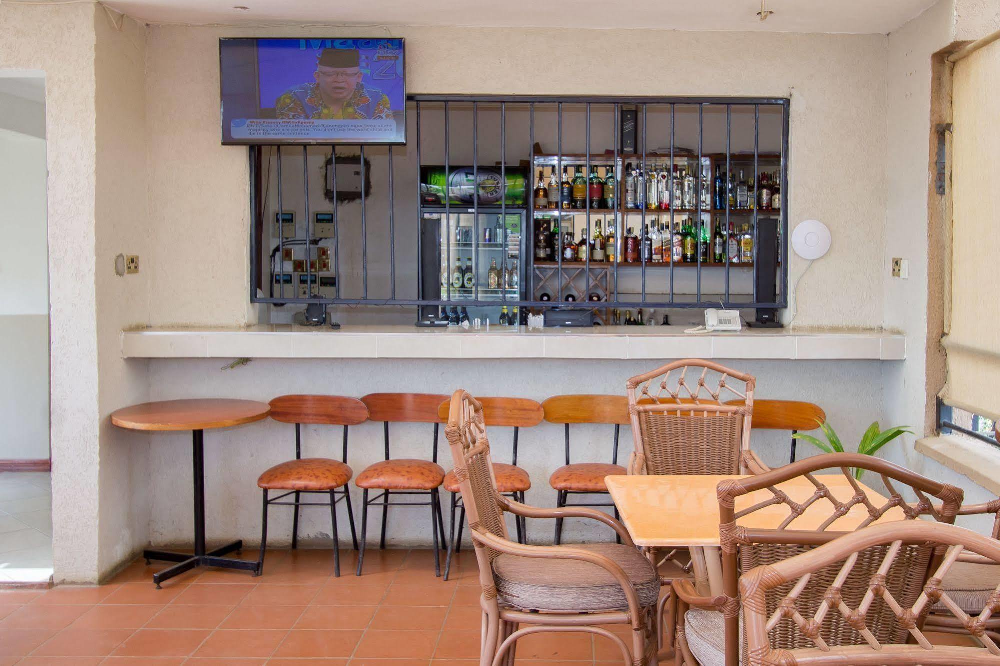 Victoria Comfort Inn كيزيمو المظهر الخارجي الصورة