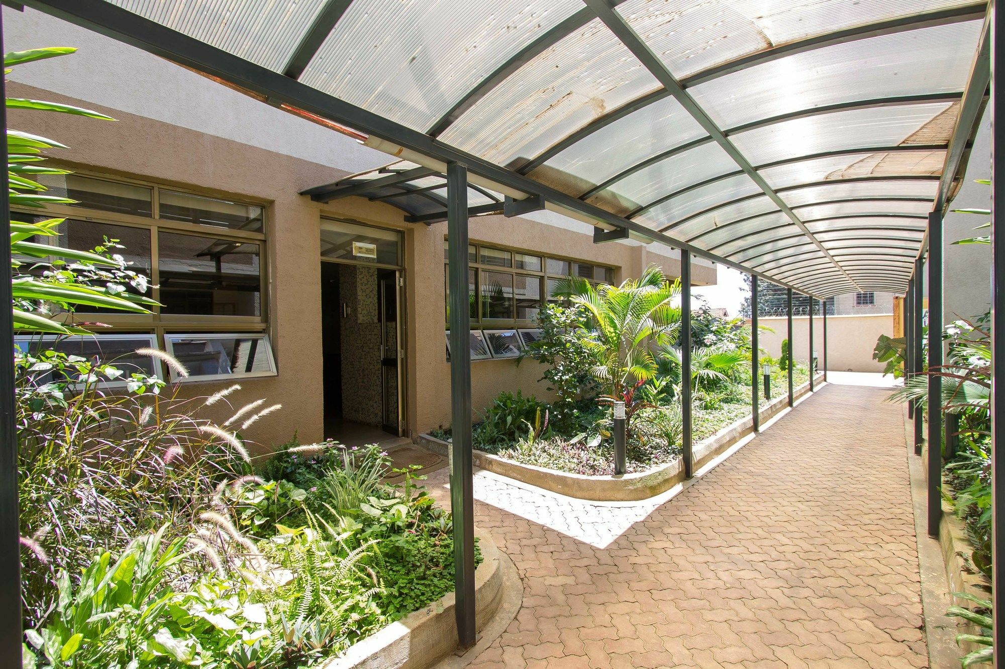 Victoria Comfort Inn كيزيمو المظهر الخارجي الصورة